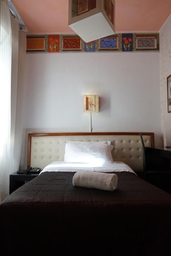 Roma Room Hotel Esterno foto